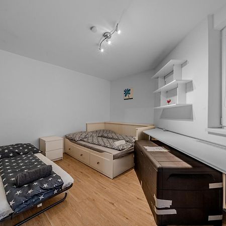 Huge Apartment Next To Train Station Close To The City Center Bratislava Exteriér fotografie