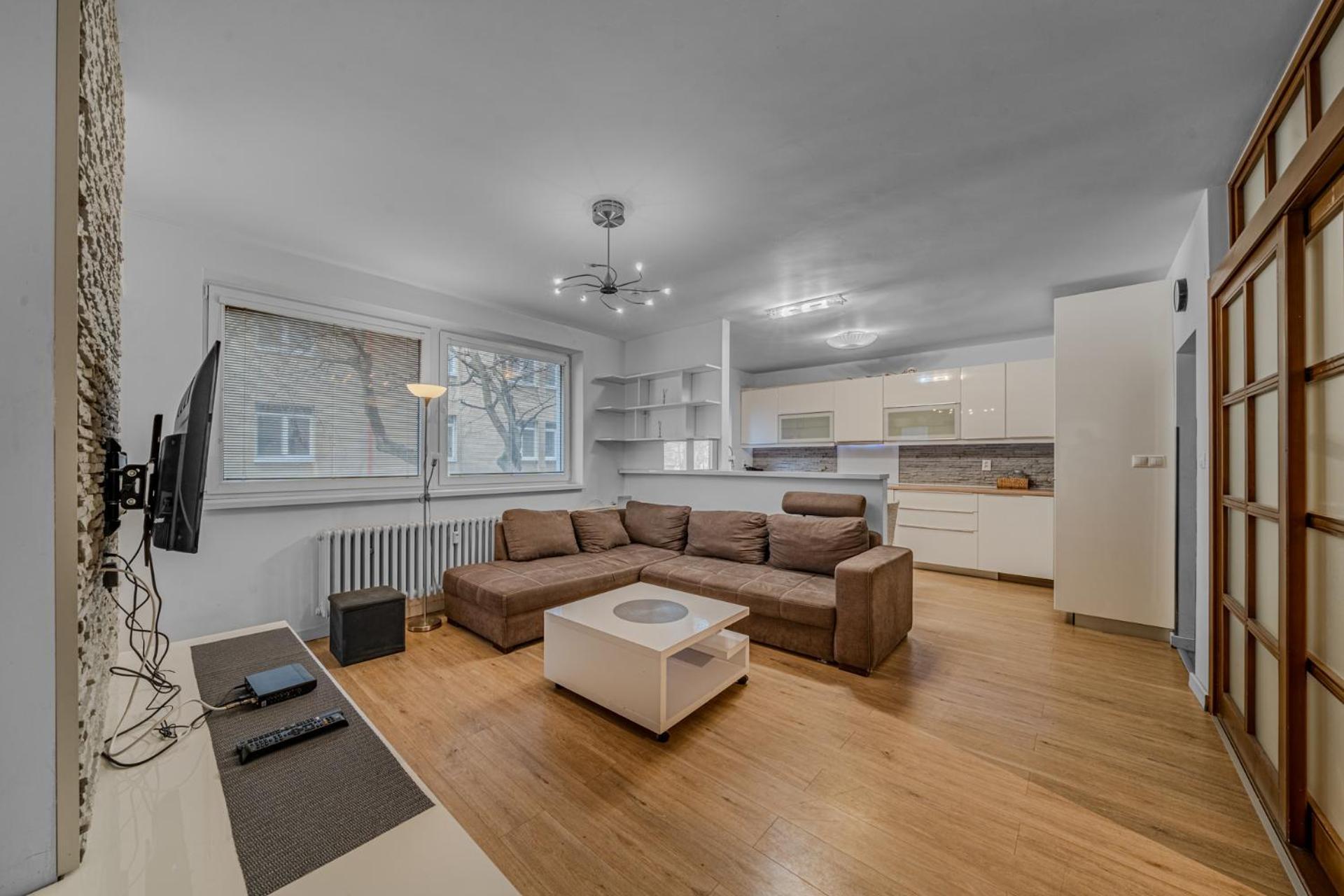 Huge Apartment Next To Train Station Close To The City Center Bratislava Exteriér fotografie